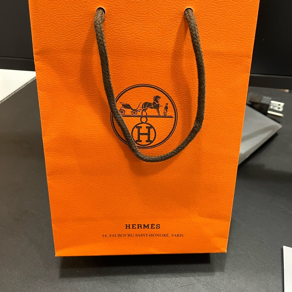 Brand new Click H Hermes bracelet (still has plastic wrapping on it) in box. - Picture 4 of 4
